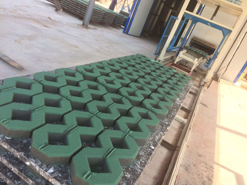 Projeto de máquina para fabricação de tijolos Sanlian Machinery Q(F)T8 no Laos, África